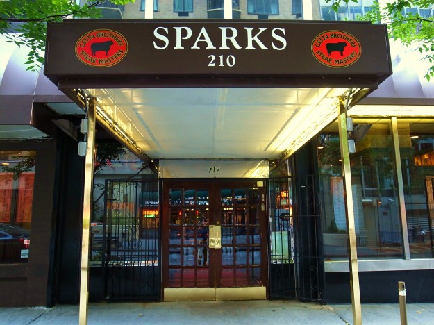 R1137851 625x468 「やっぱりSPARKSが一番かな？」　地元のニューヨーカーの一押しのステーキ・ハウス　ワインセレクションも秀逸！
