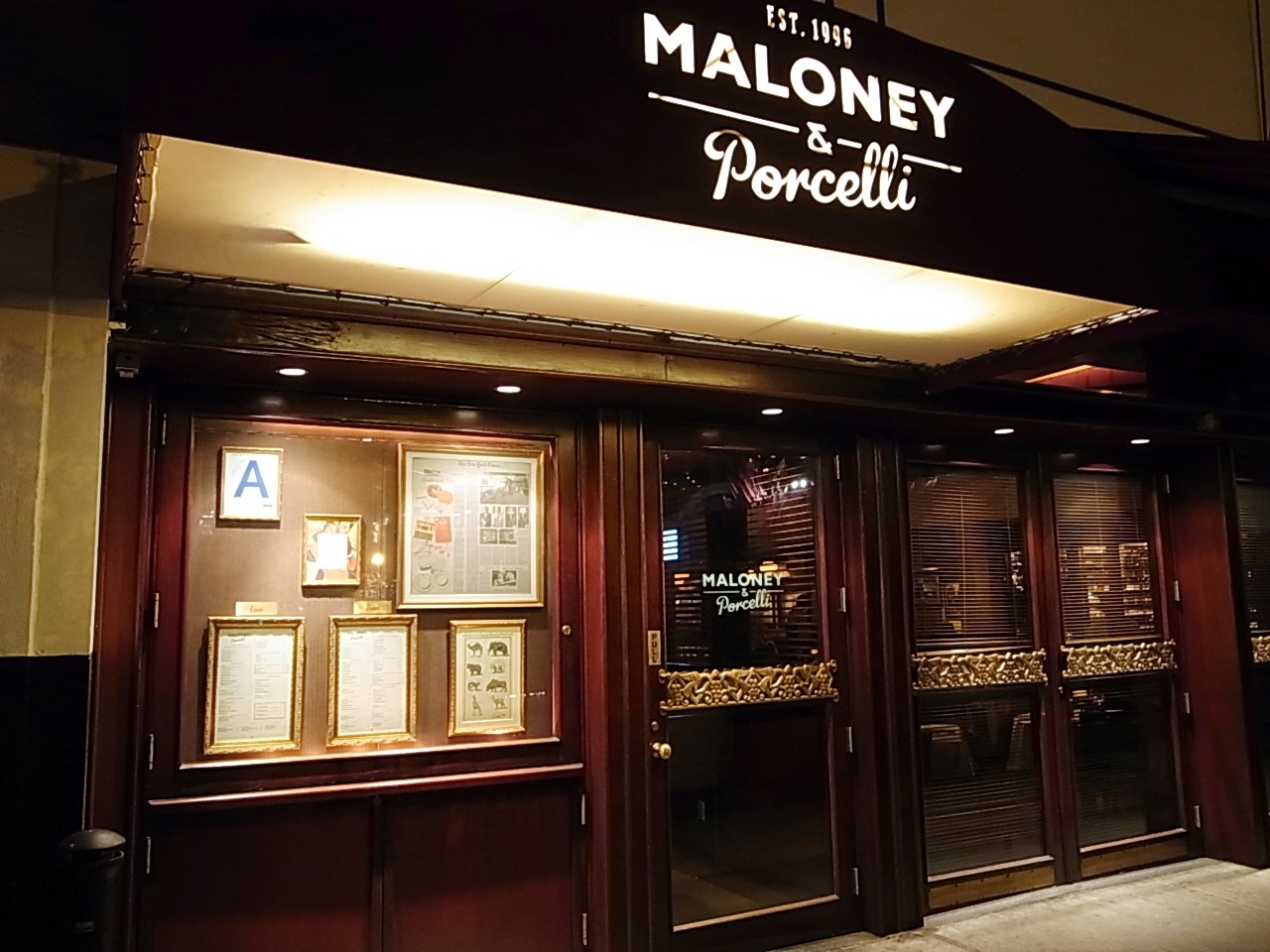 昼にマティーニを軽く３杯 なんて懐かしい旧き良き時代の面影を感じさせるステーキハウス マロニー ポセリ Maloney Porcelli