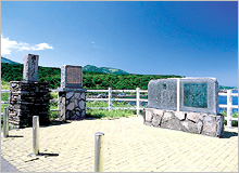 ラナルド・マクドナルド上陸記念碑 利尻富士町野塚岬の入り口に建立された記念碑
