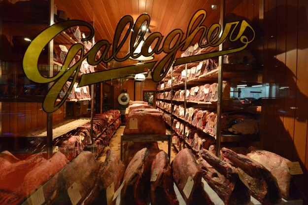 DSC 9395 625x415 ニューヨークのステーキ・ハウスの老舗「ギャラガーズ」昔の風格そのままに新装開店！　Gallaghers Steak House