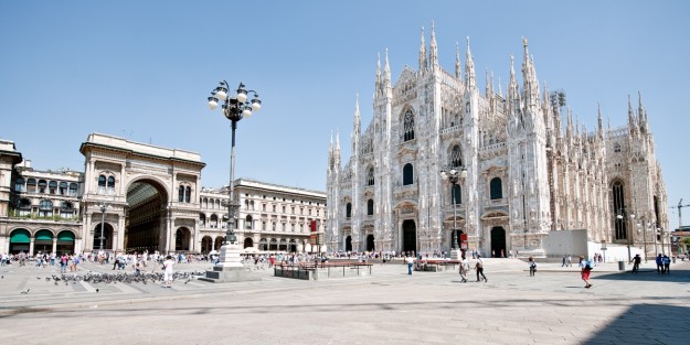 Milan-Cathedral-Square-piazza-5987703