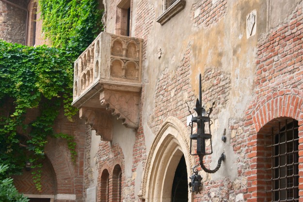Romeo_And_Juliet_Balcony_Verona_3286472