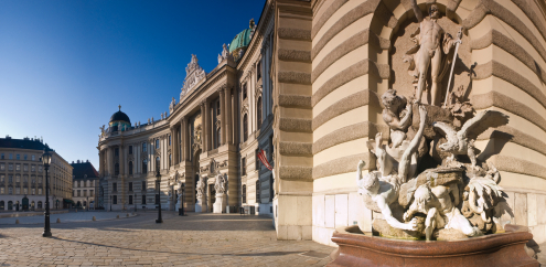 Hofburg Palace and the entrance_10605030