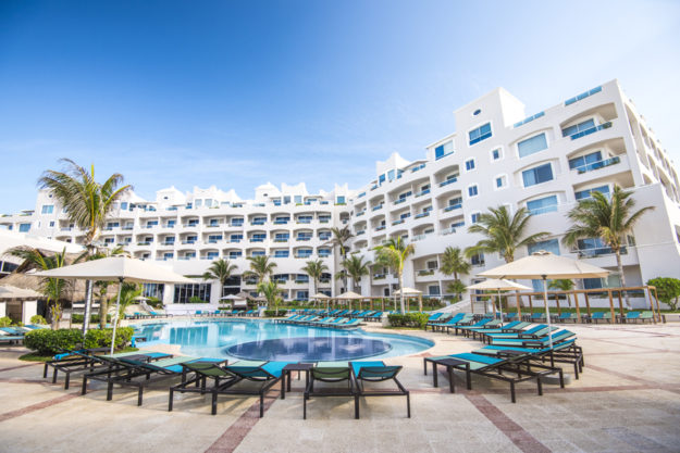Panama-Jack-Resorts-Cancun-Exterior-Main-Pool