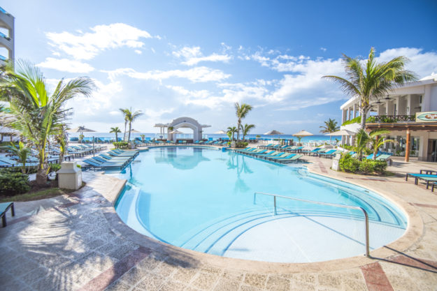 Panama-Jack-Resorts-Cancun-Main-Pool
